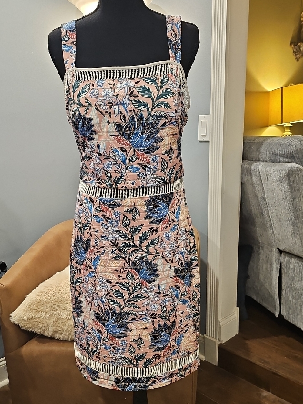 GUESS Los Angeles Floral Shadow Bodycon Dress - Color Blush - Beads Sz 10 EUC - Picture 4 of 14